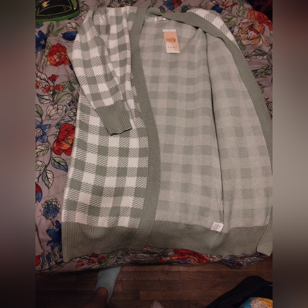 Chic Green and White Checkered Cardigan Sweater